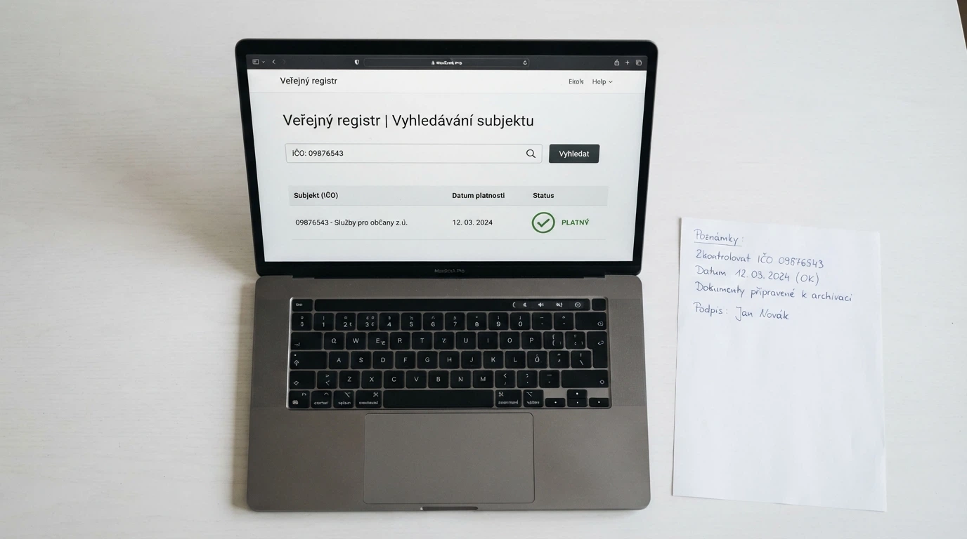 Výřez obrazovky s veřejným registrem MF ČR — vyhledávací pole s názvem casina a zobrazeným výsledkem s číslem licence
